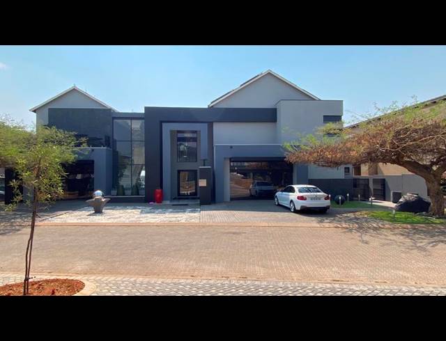 6 BEDROOM HOUSE FOR SALE IN COPPERLEAF ESTATE